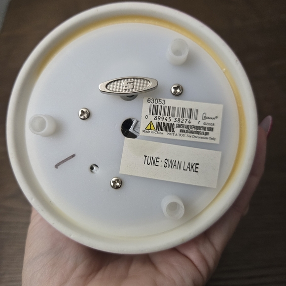 F12 NEW PINK BALLET GLITTER SNOW GLOBE BALLERINA PLAYS SWAN LAKE 6"H - Picture 3 of 7